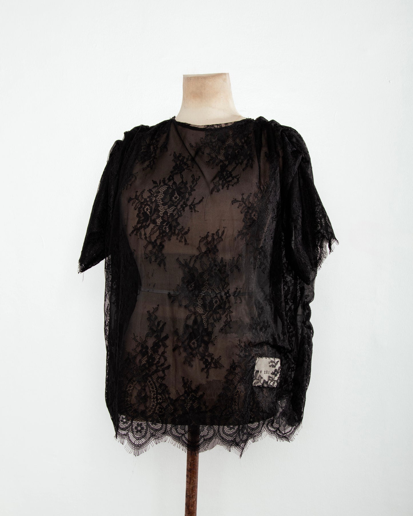 Pleated Shoulder tee in French lace