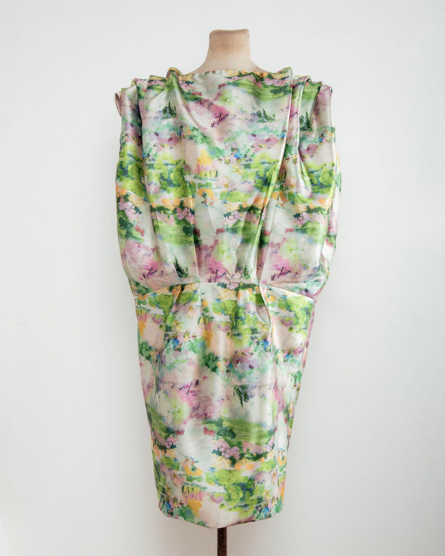 Pleated shoulder daster