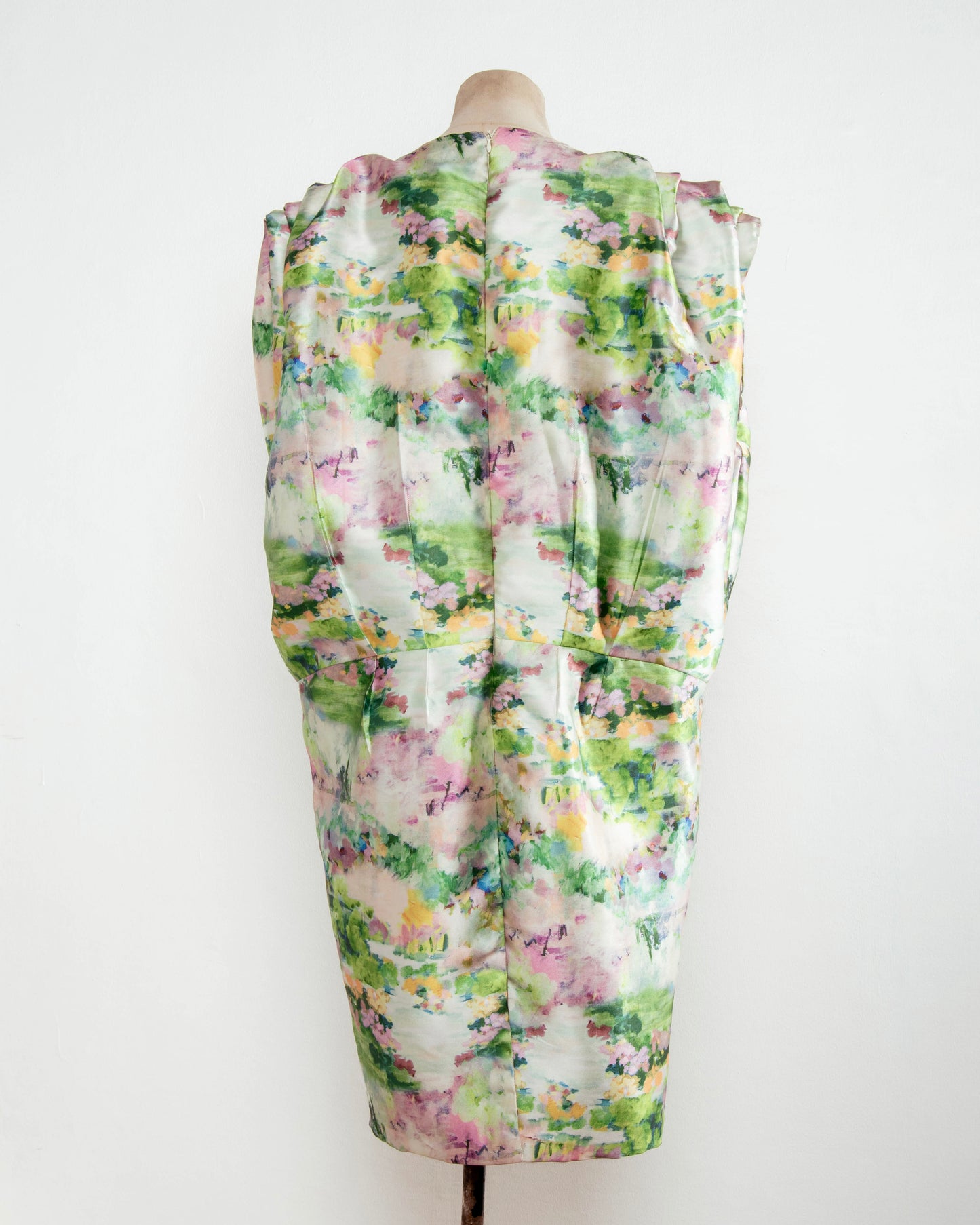 Pleated shoulder daster